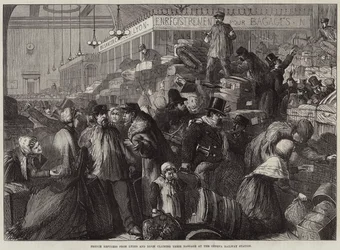 Refugiados franceses de Lyon y Dijon reclamando su equipaje en la estación de tren de Ginebra